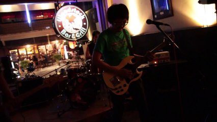 The Cosmic goodbye-Crash and burn(cover) Live at Woodstock