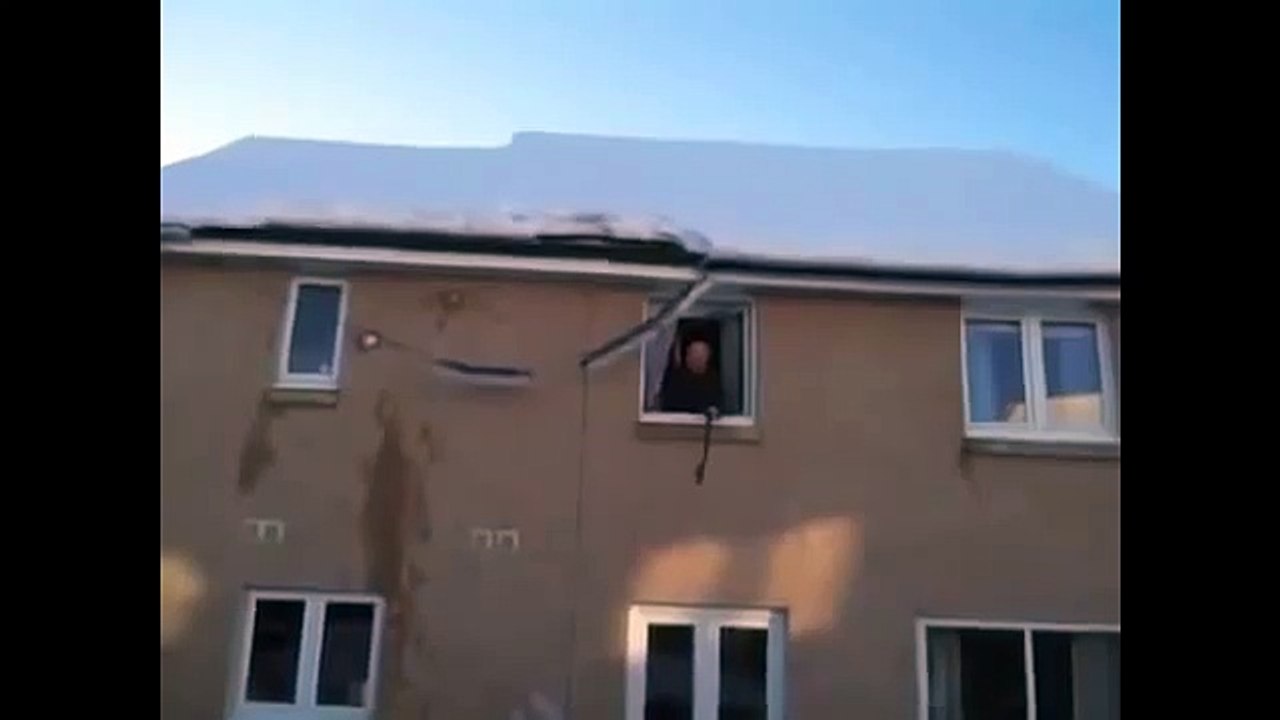 Сбил сосульку