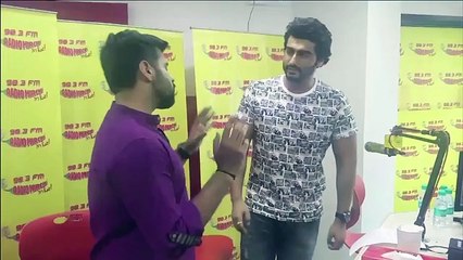 Arjun Kapoor SLAPS Radio Jockey!