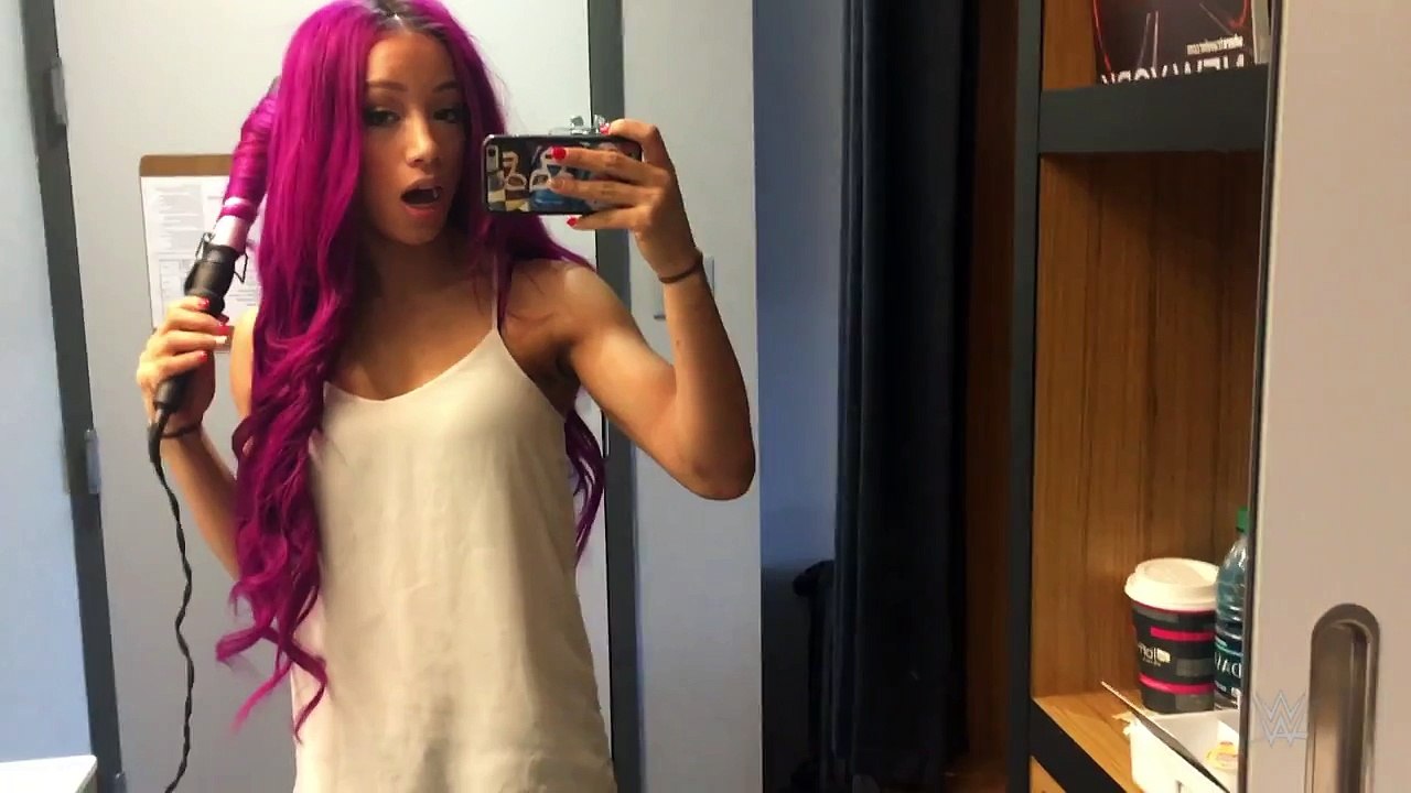 Sasha Banks packs for "The Road": WrestleMania Diary, March 29, 2016