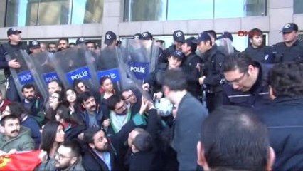 Adliye Önünde Avukatlara Müdahale