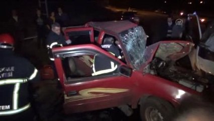 Kamyon ile Kamyonet Çarpıştı: 1 Ölü, 3 Yaralı