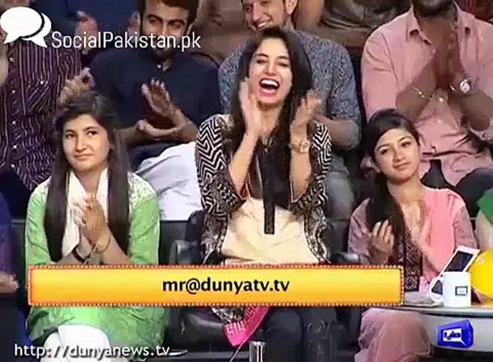 Aqib Javed answers whether he will take a selfie with Shehzad or Kohli
