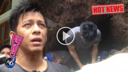 Ariel Mengantar Jenazah Ayah Sampai Liang Lahad - Cumicam 30 Maret 2016