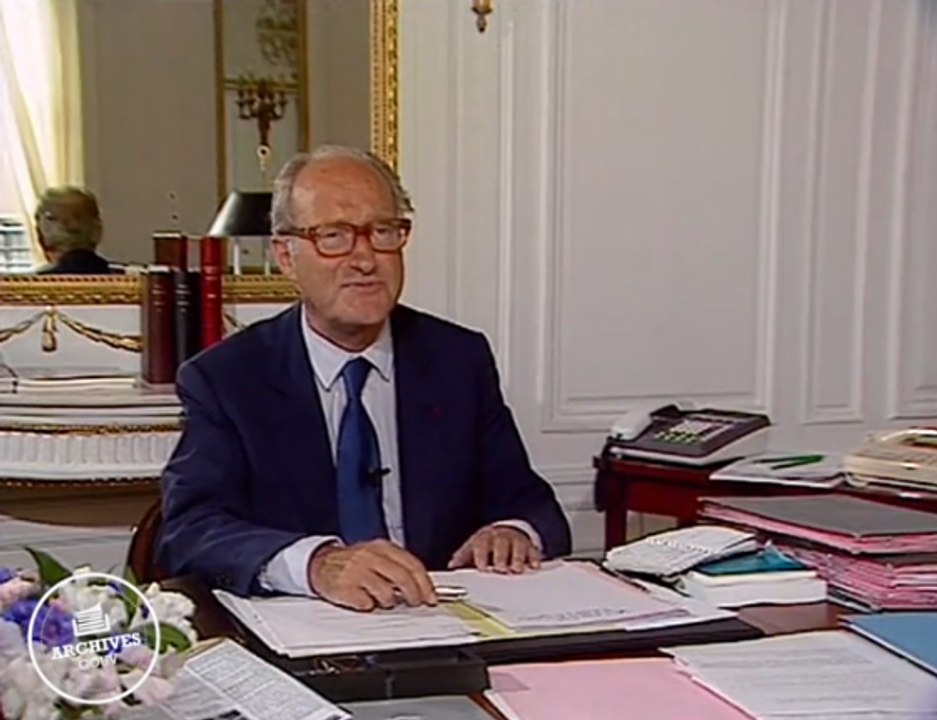 Alain Decaux est nommé ministre délégué chargé de la Francophonie