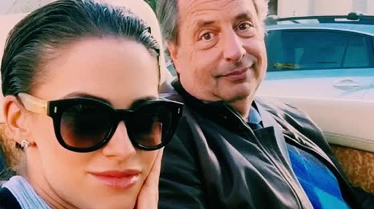 Jessica Lowndes revela que está saliendo con Jon Lovitz
