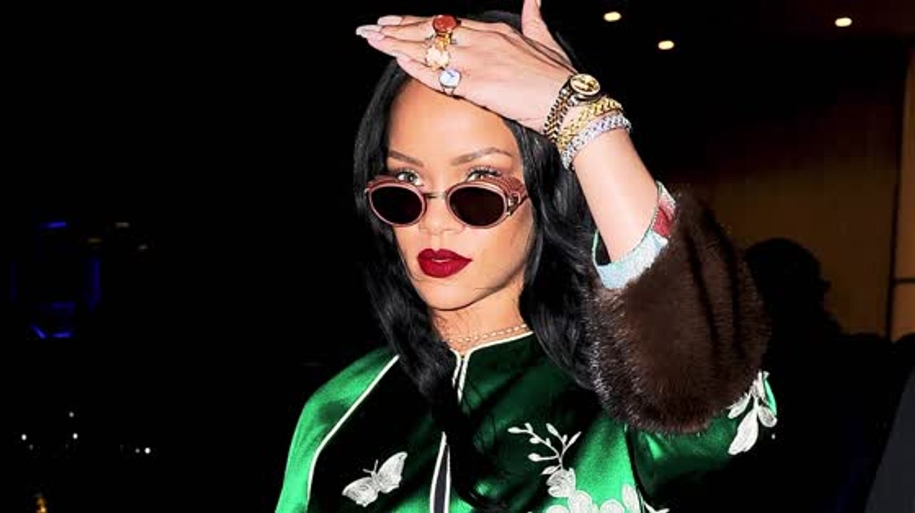 Rihannas bekommt eine Tür an den Kopf