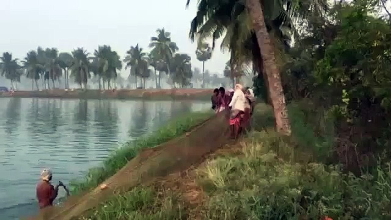 Fishermen chant Baahubali at their workplace