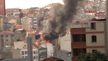 Şişli'de 2 Binanın Çatısı Alev Alev Yanıyor