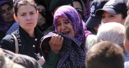 Şehidin Kız Kardeşi "Bir Mucize Olsun" Diye Ağlayarak, Yürekleri Dağladı