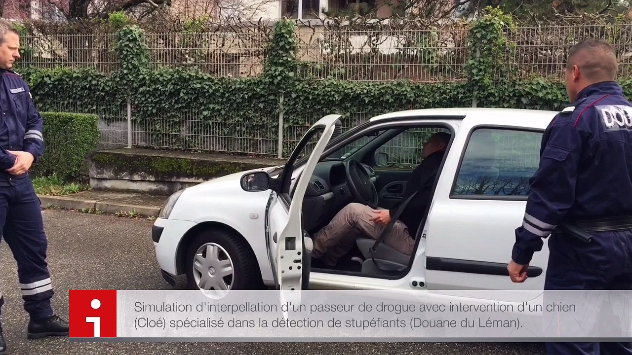 Simulation de l'arrestation d'un passeur de drogue par les douanes du Léman (Annecy, 30 mars 2016).