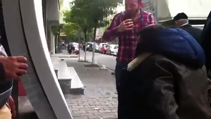 Köksal Baba'dan okuldan kaçan çocuga dayak