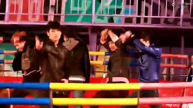 [Fancam] 100425 2PM - Without U (Entertainment Weekly Guerrilla Date Filming )