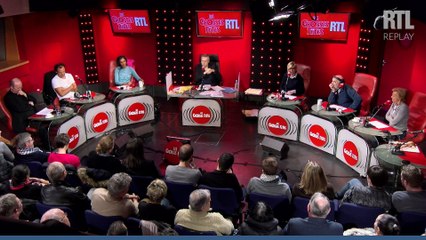 Jean-Pierre Coffe nu dans le couloir d'un hôtel