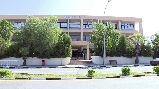 خاطف الطائرة المصرية اودع قيد الحجز الاحتياطي في قبرص