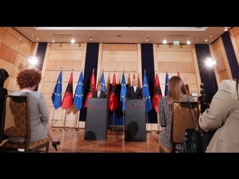 Report TV - Drejtësia Hahn: Dialog pa kushte, Rama: Ftoj PD në tryezë