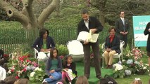 Pâques : Le couple Obama se lâche pendant la lecture traditionnelle de Max et les Maximonstres !