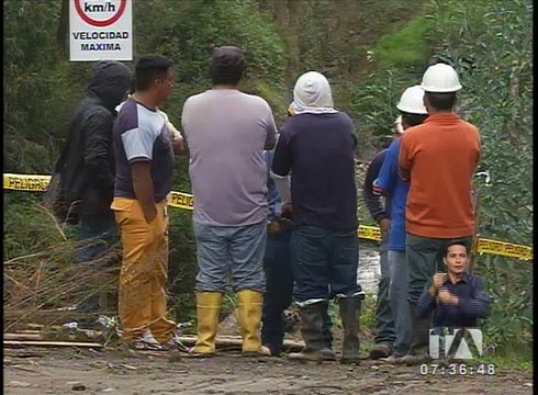 Lluvias causan inundaciones en Quito y dejan inhabilitado el intercambiador