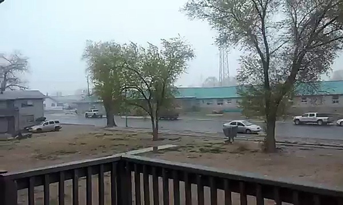 It snowing in Fallon NV! #snow