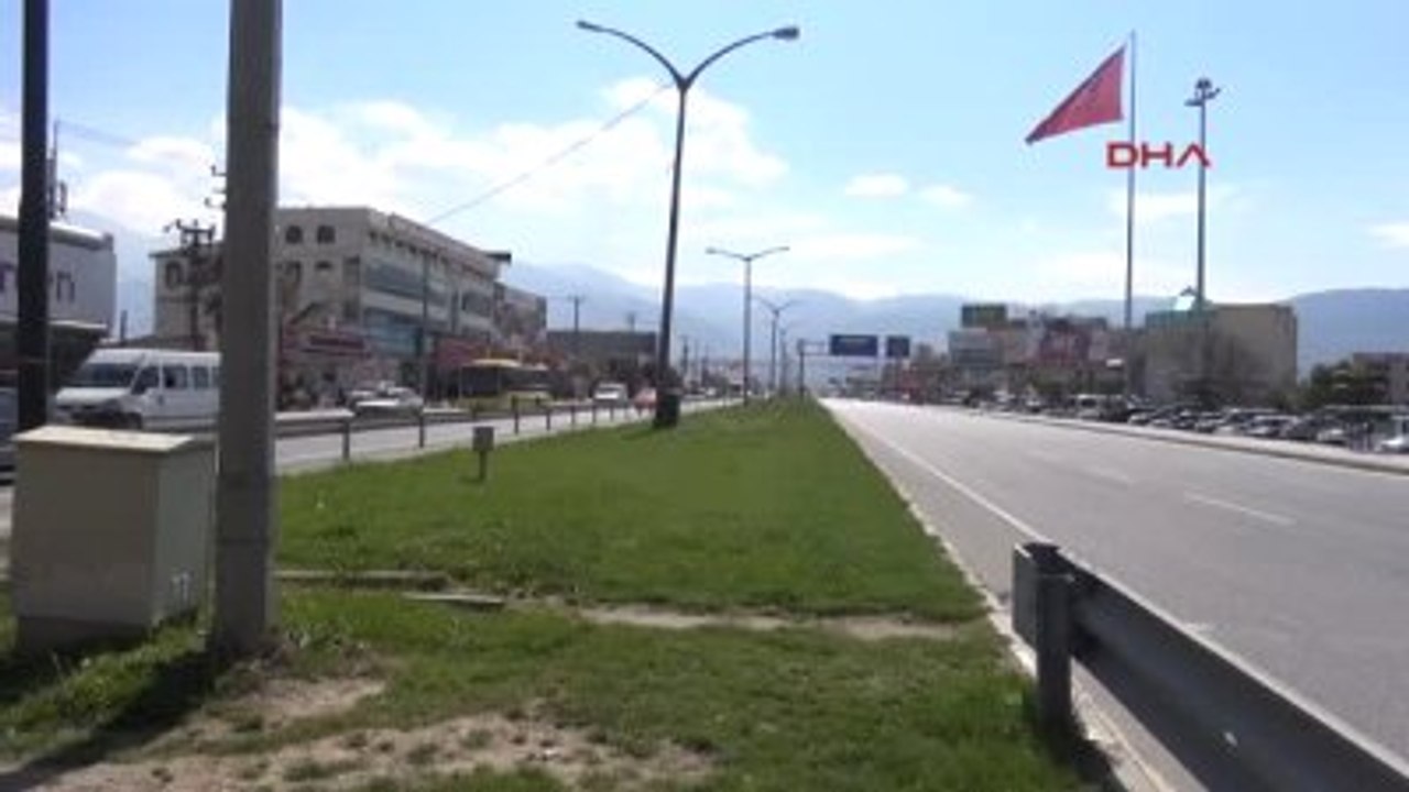 Bursa'da Tramvay Projesi Kapsamında 200 Akasya Ağacı Kesildi