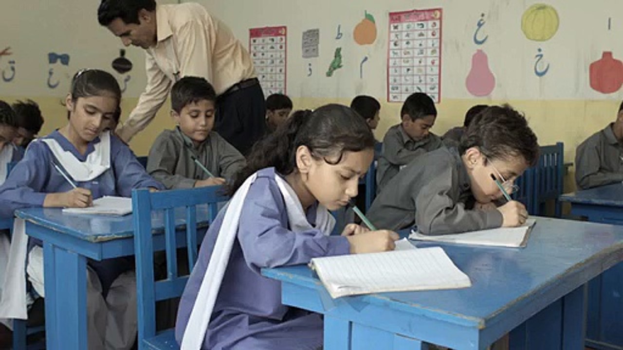 USAID funded Pakistan Reading Project (PRP) Virtual Mentoring Video for little clases 2016 (4)