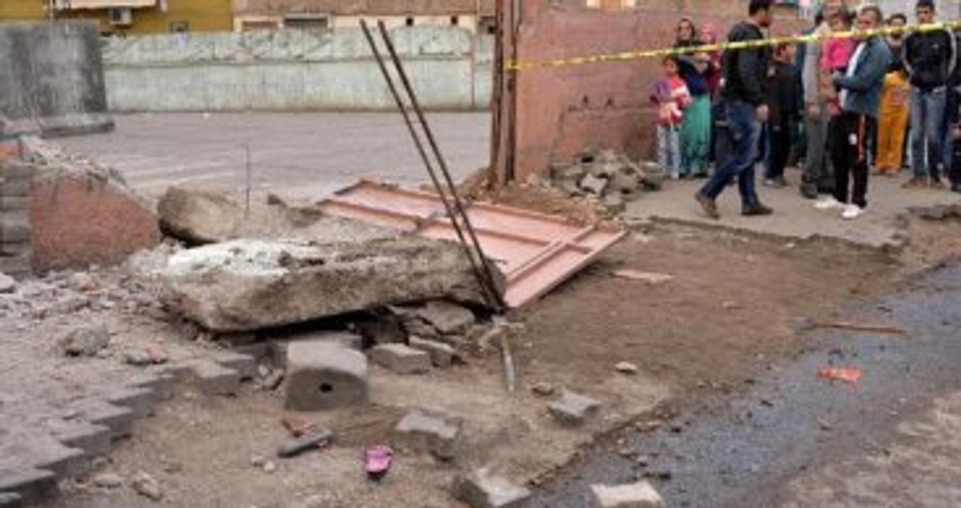 Diyarbakır'da Vinç Okul Duvarına Çarptı: 2 Çocuk Öldü, 1 Çocuk Yaralı