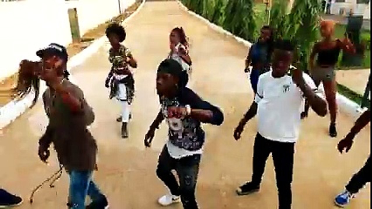 Shado Chris - C'est pas possible feat. Youness (Clip officiel)