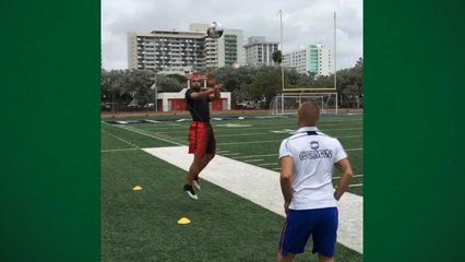 Perto de voltar, Adriano treina cabeceio em Miami