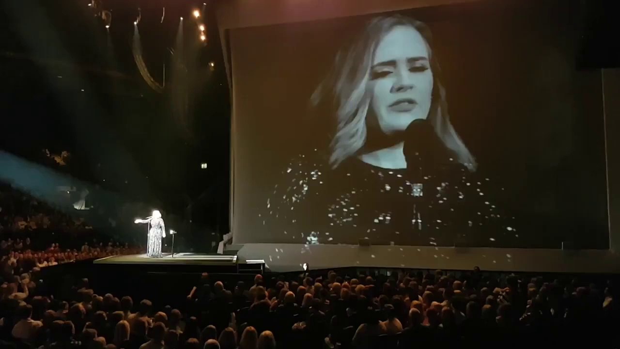 Adele pays tribute to ‪Lahore Blast‬ Victims at the Genting Arena, ‪Birmingham‬ Concert.
