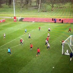 Le but splendide de Rolando Aarons à l'entraînement avec l'Angleterre U21