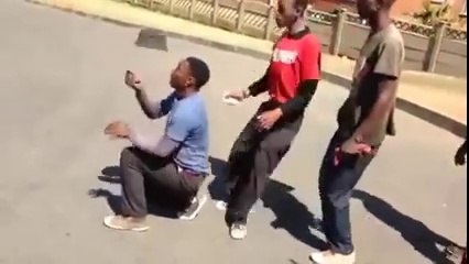 3 African Clowns - Talented ?