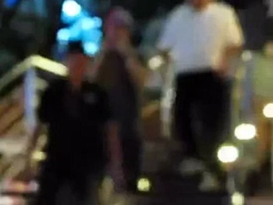 2PM Taecyeon falls from stairs