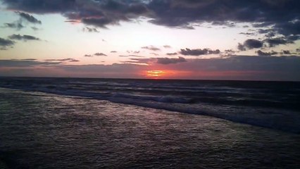 Le soleil se couche sur la mer, à Calais, Dimanche 28 août 2011, vers 20h45.mp4