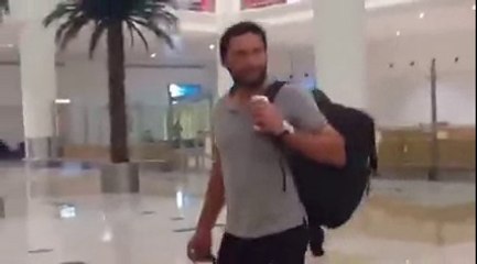 Shahid Afridi Refused To Give Interview To Reporter on Dubai Airport