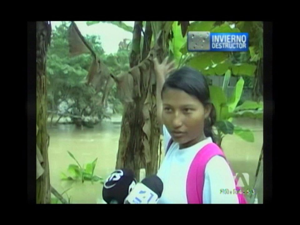 Esmeraldas: decenas de casas inundadas tras desbordamiento de río