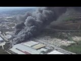 Ancarano (TE) - Incendio alla Italpannelli, si teme disastro ambientale (30.03.16)