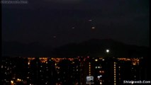 UNA FLOTILLA OVNI UFO ALIEN EXTRATERRESTRE VOLANDO SOBRE LA CIUDAD DE LIMA PERU EN LA NOCHE SIN HACER RUIDO MARZO 2016