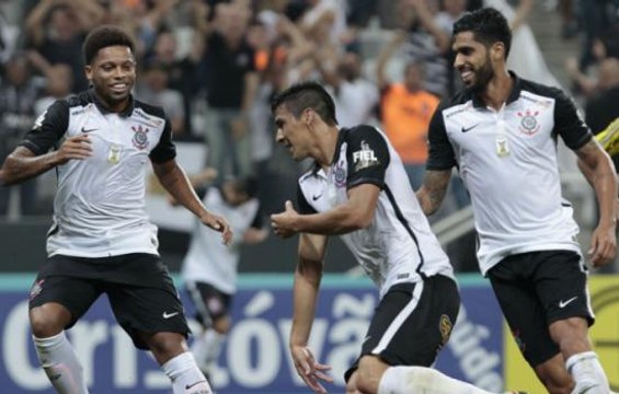 Paraguaios voltam a brilhar e Corinthians vence a Ponte Preta na Arena