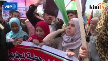 Palestinians, Arab Israelis march to mark 'Land Day'