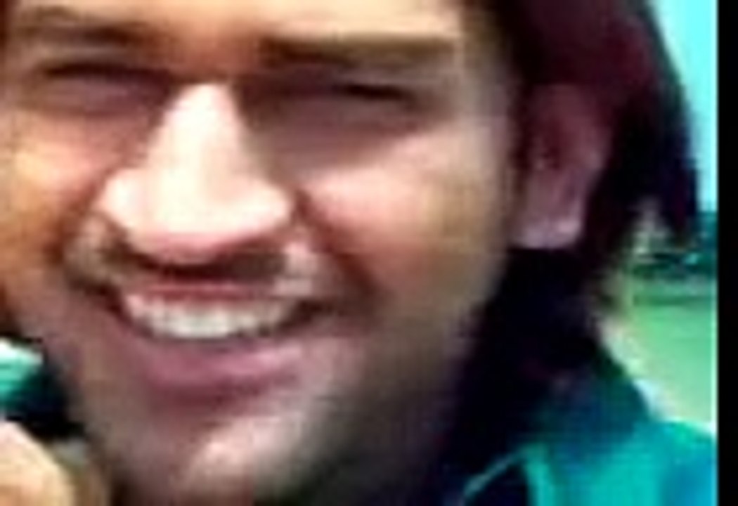 Mahendra Singh Dhoni Very very funny RARE Video ( Warning 18+ galiya :P )