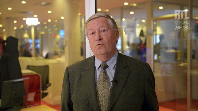 VIDÉO - Pourquoi François Hollande a-t-il perdu sa majorité avec le retrait de la réforme constitutionnelle