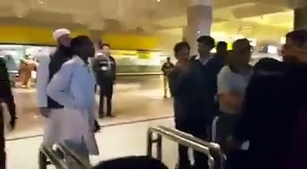 Junaid Jamshed gets beaten up at Islamabad Airport