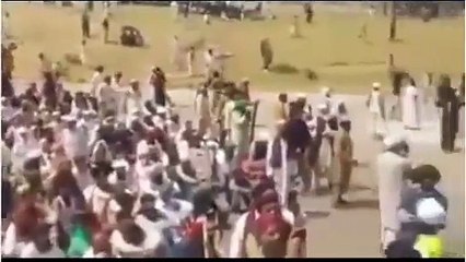 Molvi Khadim Quran Ki Shaan Mein Gustakhi Karte Huwey