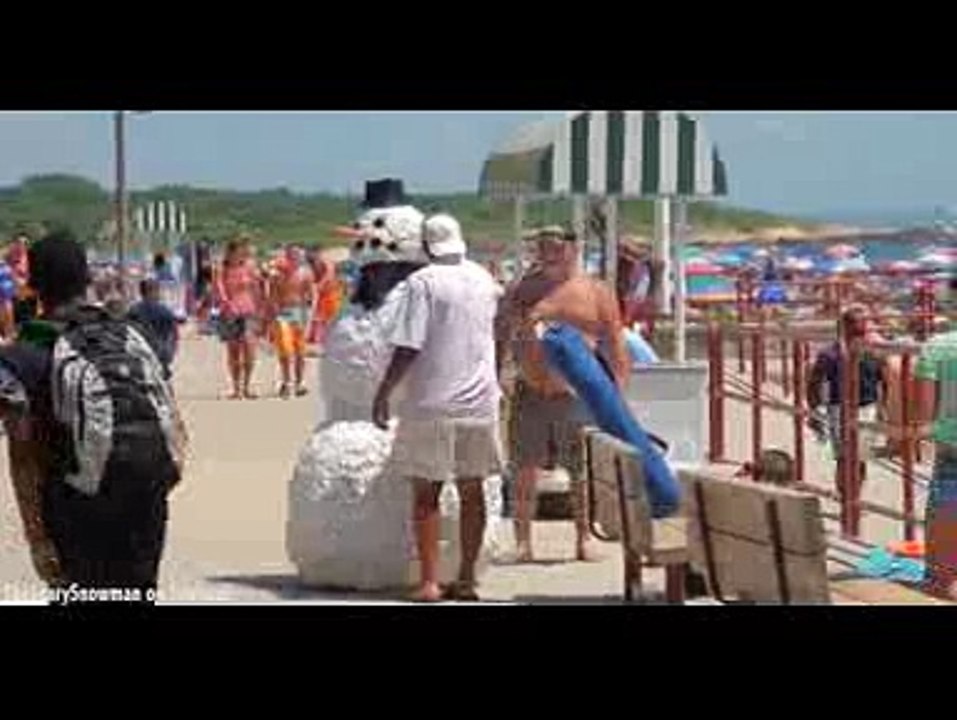 Snowman Prank Scaring Girls at the Beach