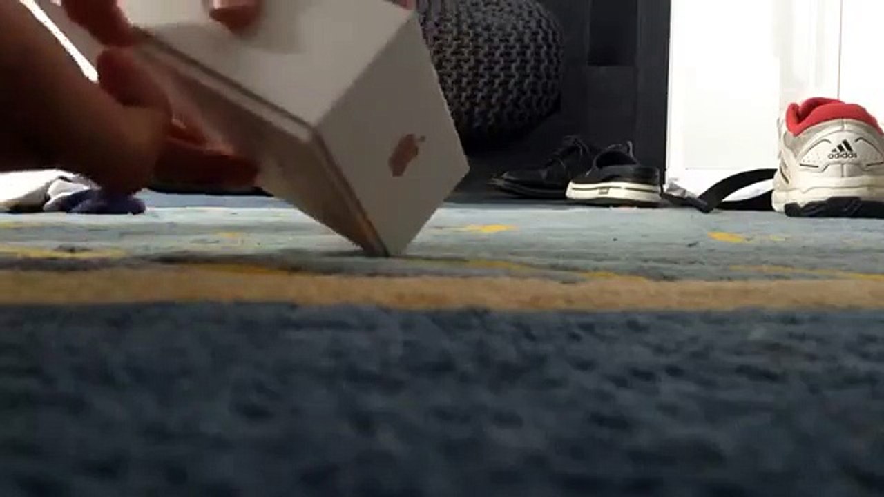 iPhone SE Unboxing