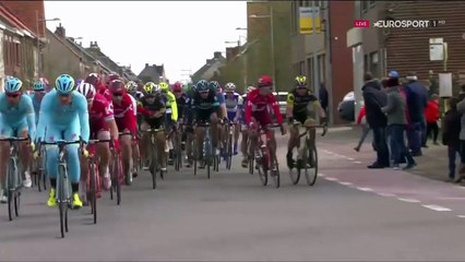 Alexandre Pichot et Viacheslav Kuznetsov se chauffent sur leur vélo