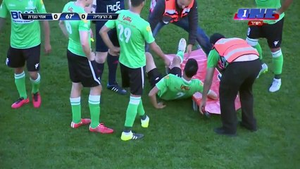 Blessé, il tombe de la civière !