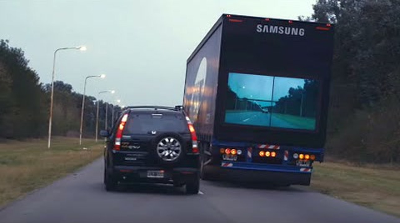 Engineers create a "transparent truck" to save lives