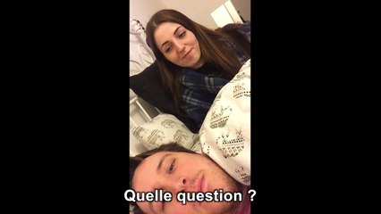 Un homme pose un problème de maths à sa copine