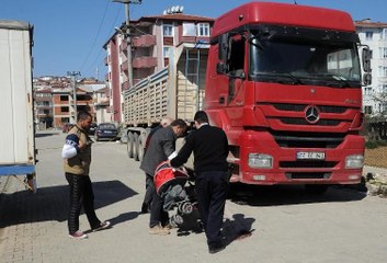 TIR'ın çarptığı anne öldü bebeği kurtuldu